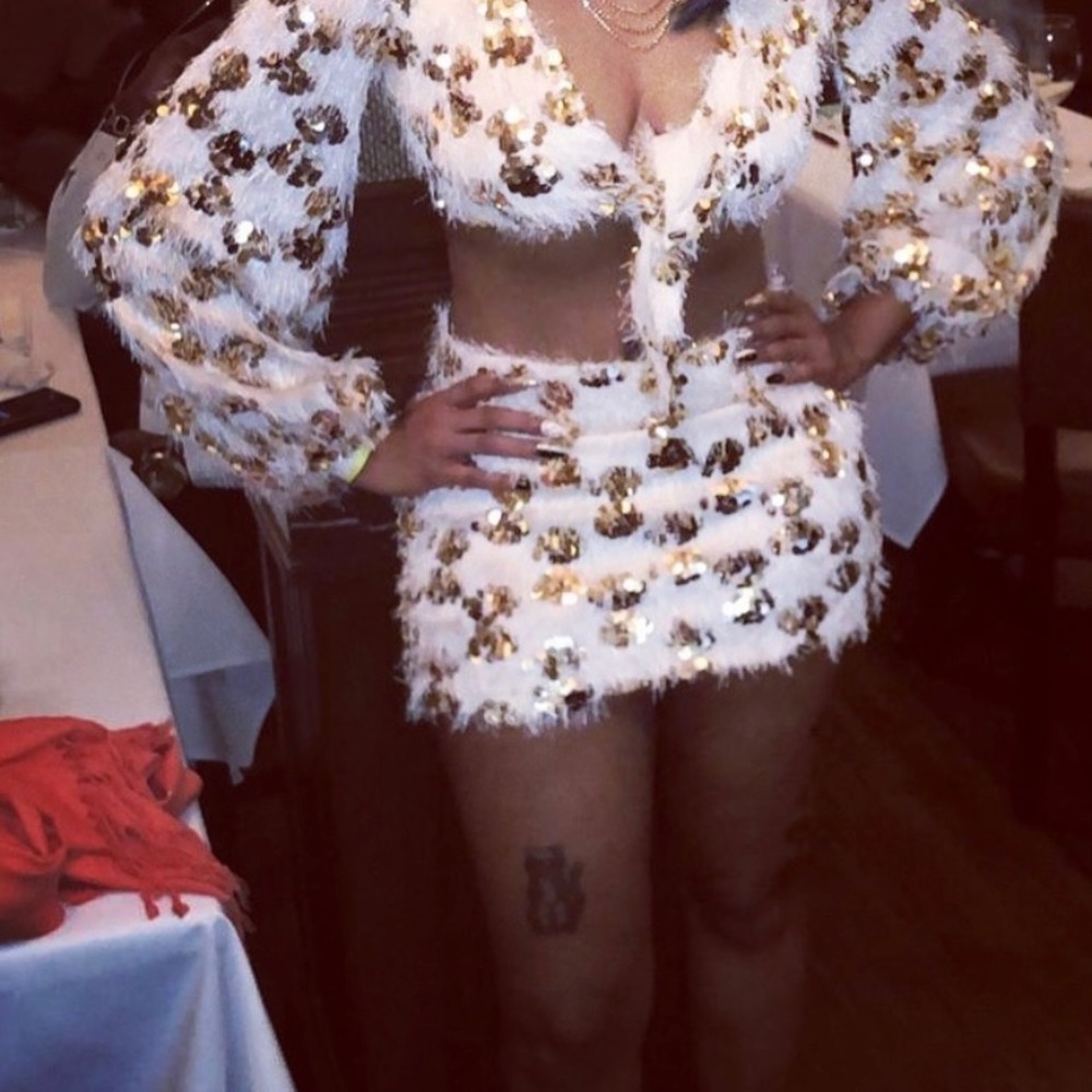 Two piece set - Picture 2 of 2